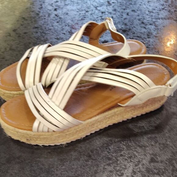 Pierre Dumas White Espadrille Sandals - Picture 5 of 6